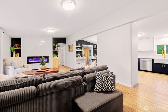 10701 Holly Drive, Everett, WA 98204