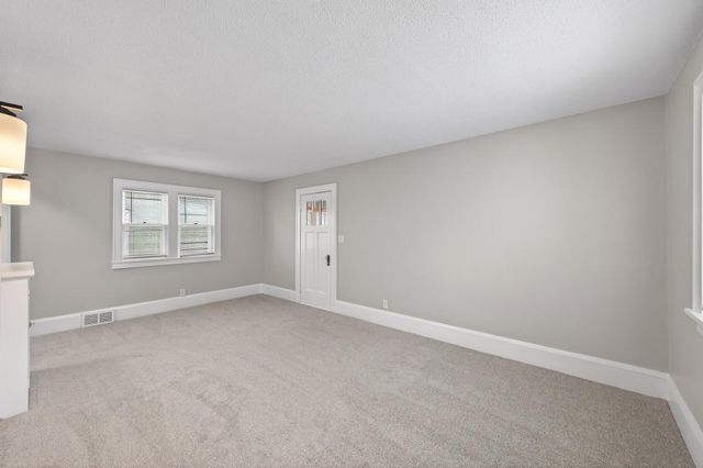 1128 Magnolia Avenue E, Saint Paul, MN 55106