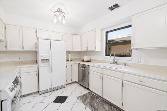 138 Stonegate North Dr, Boerne, TX 78006