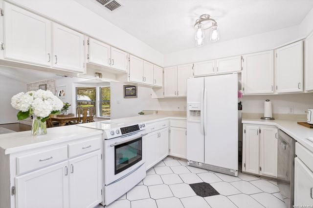 138 Stonegate North Dr, Boerne, TX 78006