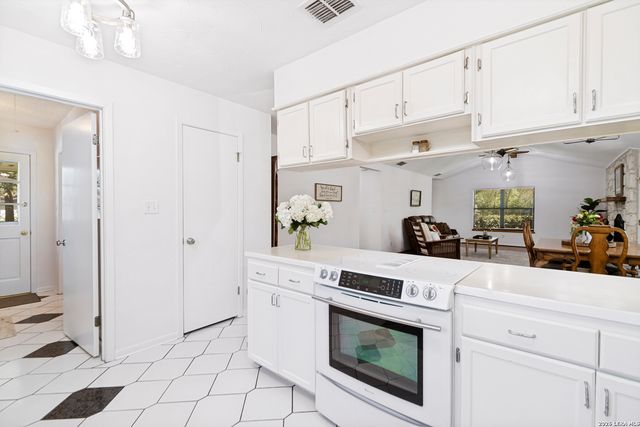 138 Stonegate North Dr, Boerne, TX 78006