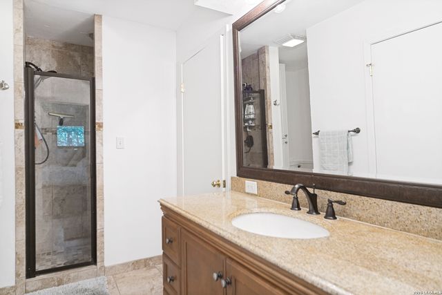 138 Stonegate North Dr, Boerne, TX 78006