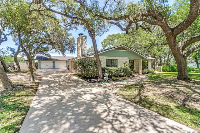 138 Stonegate North Dr, Boerne, TX 78006