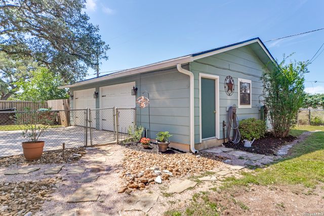 138 Stonegate North Dr, Boerne, TX 78006
