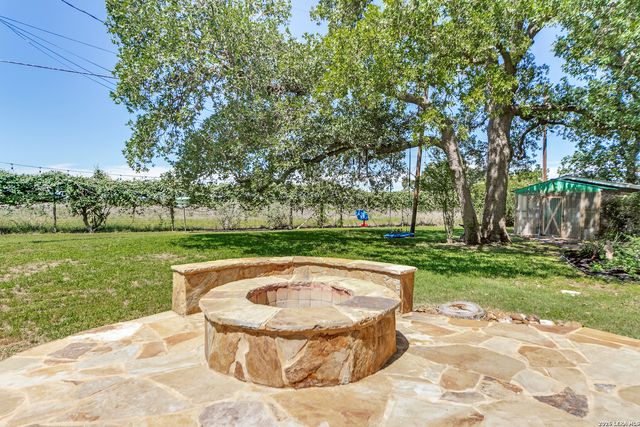 138 Stonegate North Dr, Boerne, TX 78006