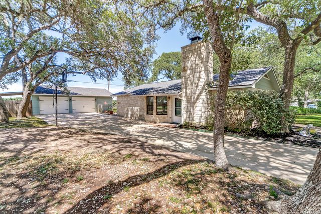 138 Stonegate North Dr, Boerne, TX 78006