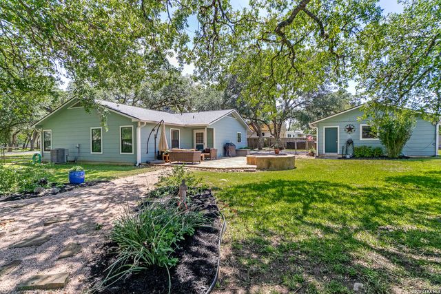 138 Stonegate North Dr, Boerne, TX 78006