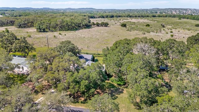 138 Stonegate North Dr, Boerne, TX 78006