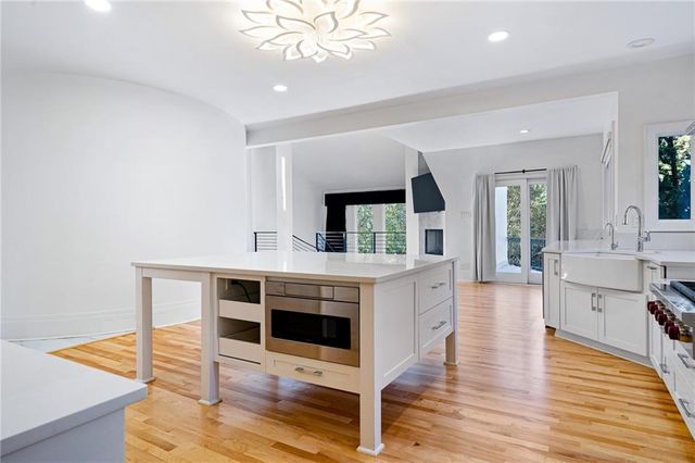 4 Vale Close NE, Atlanta, GA 30324