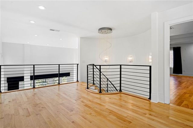 4 Vale Close NE, Atlanta, GA 30324