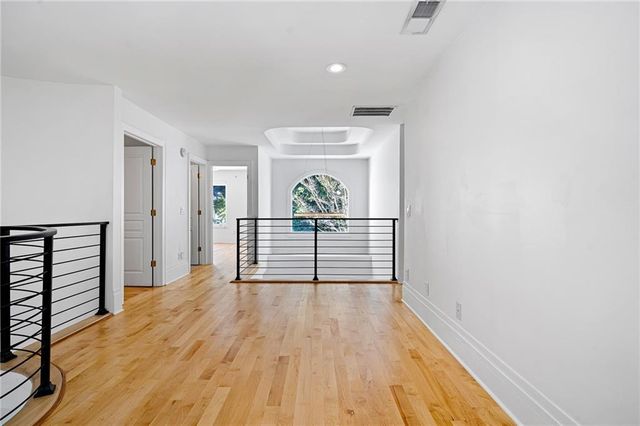 4 Vale Close NE, Atlanta, GA 30324