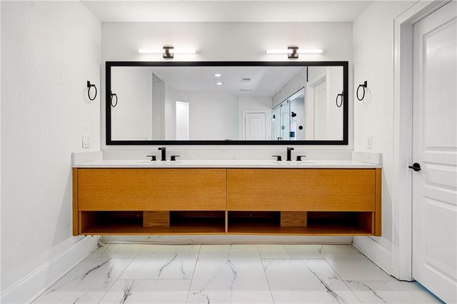 4 Vale Close NE, Atlanta, GA 30324