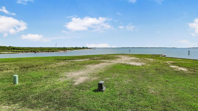 22 Fleming, Hitchcock, TX 77563