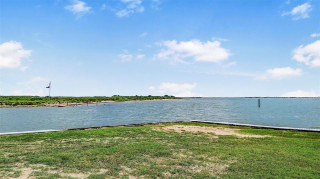 22 Fleming, Hitchcock, TX 77563