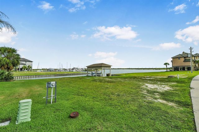 22 Fleming, Hitchcock, TX 77563