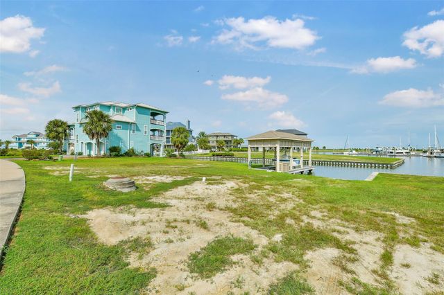 22 Fleming, Hitchcock, TX 77563