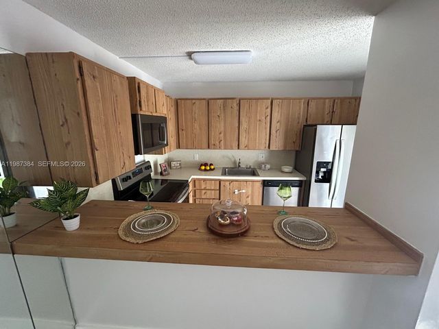 1700 Embassy Dr 204, West Palm Beach, FL 33401