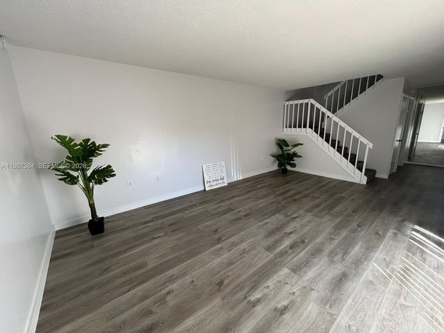 1700 Embassy Dr 204, West Palm Beach, FL 33401