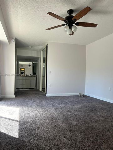 1700 Embassy Dr 204, West Palm Beach, FL 33401