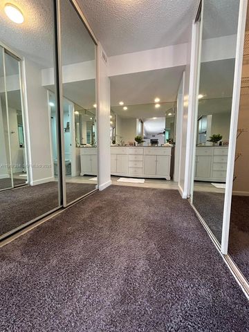 1700 Embassy Dr 204, West Palm Beach, FL 33401