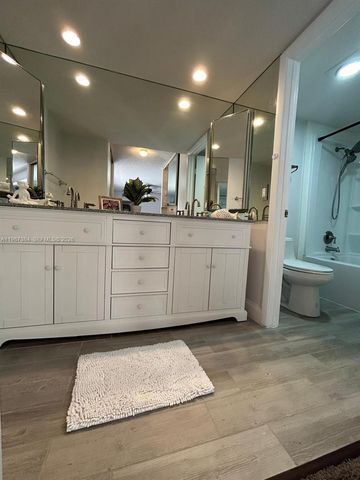 1700 Embassy Dr 204, West Palm Beach, FL 33401