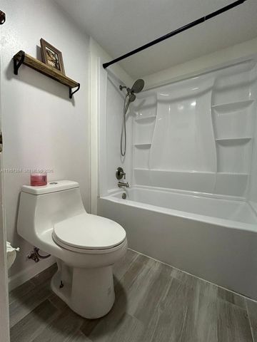 1700 Embassy Dr 204, West Palm Beach, FL 33401