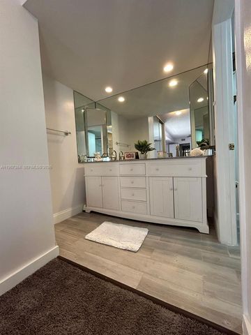 1700 Embassy Dr 204, West Palm Beach, FL 33401