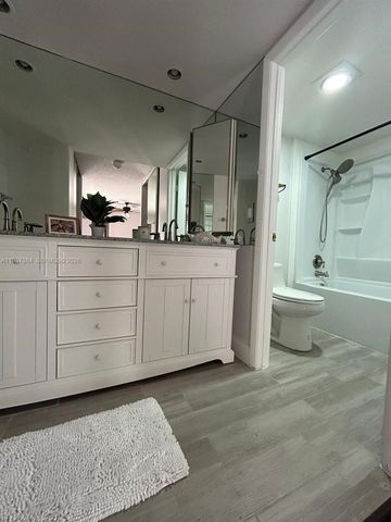 1700 Embassy Dr 204, West Palm Beach, FL 33401