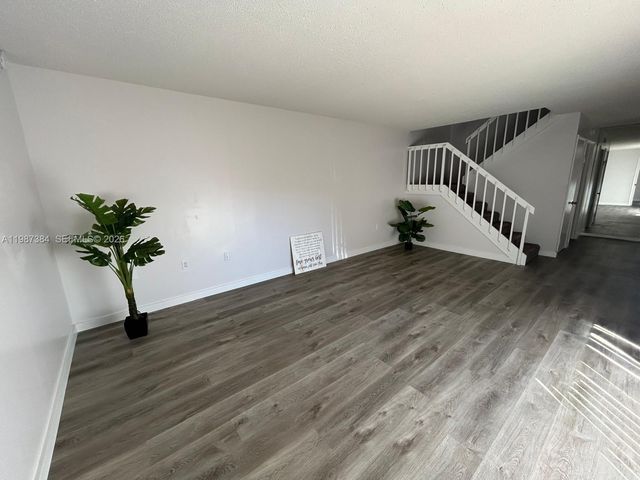 1700 Embassy Dr 204, West Palm Beach, FL 33401