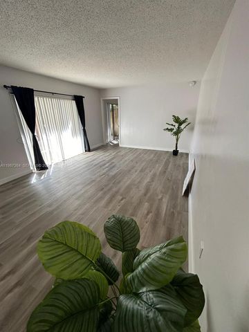 1700 Embassy Dr 204, West Palm Beach, FL 33401