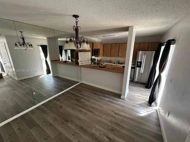 1700 Embassy Dr 204, West Palm Beach, FL 33401