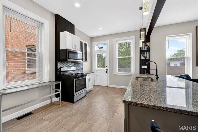 5406 Alaska Avenue, St Louis, MO 63111