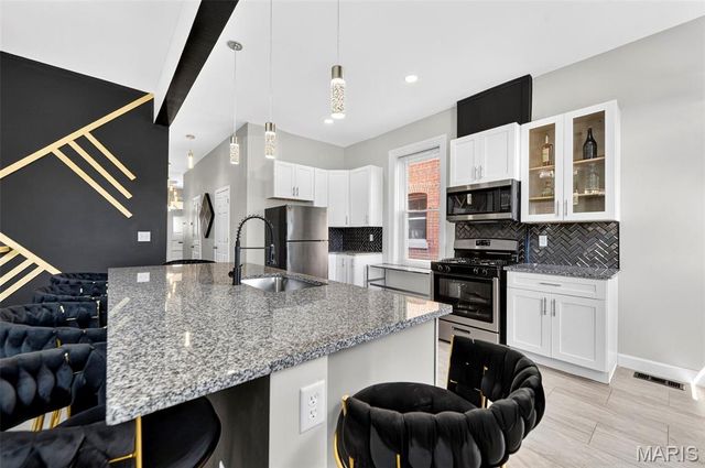 5406 Alaska Avenue, St Louis, MO 63111