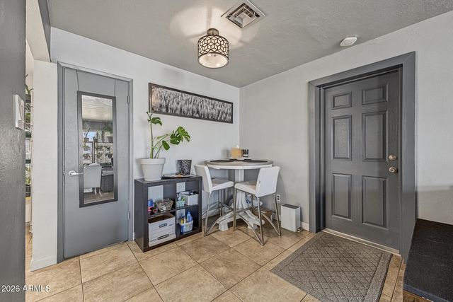 8119 E MITCHELL Drive, Scottsdale, AZ 85251