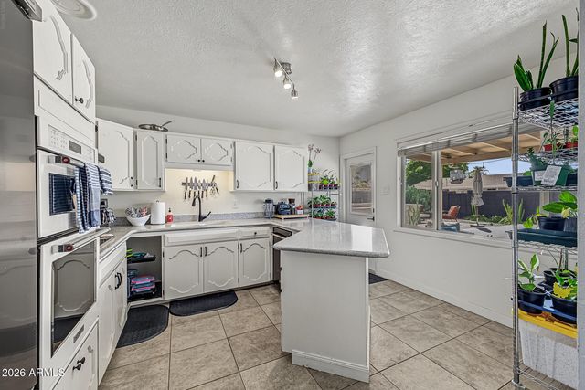 8119 E MITCHELL Drive, Scottsdale, AZ 85251