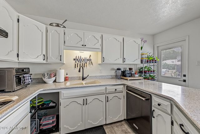 8119 E MITCHELL Drive, Scottsdale, AZ 85251