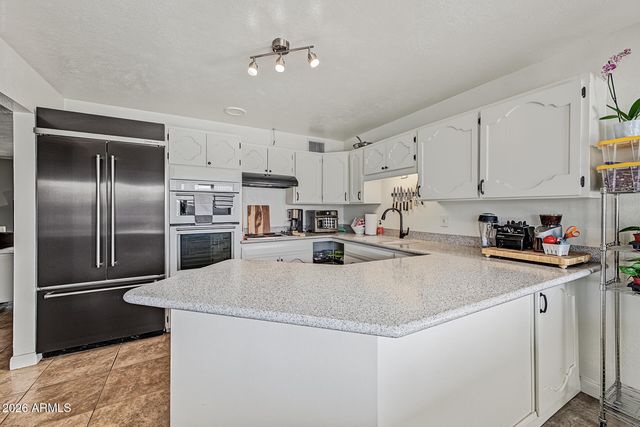 8119 E MITCHELL Drive, Scottsdale, AZ 85251