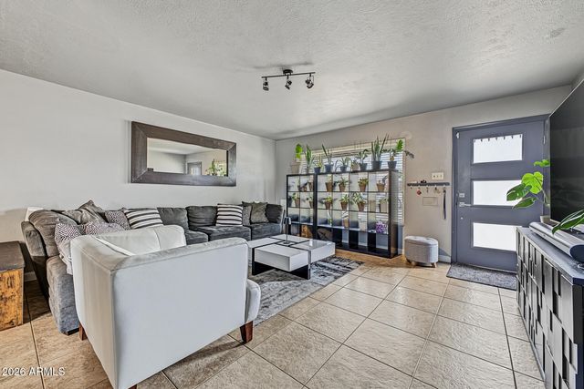 8119 E MITCHELL Drive, Scottsdale, AZ 85251