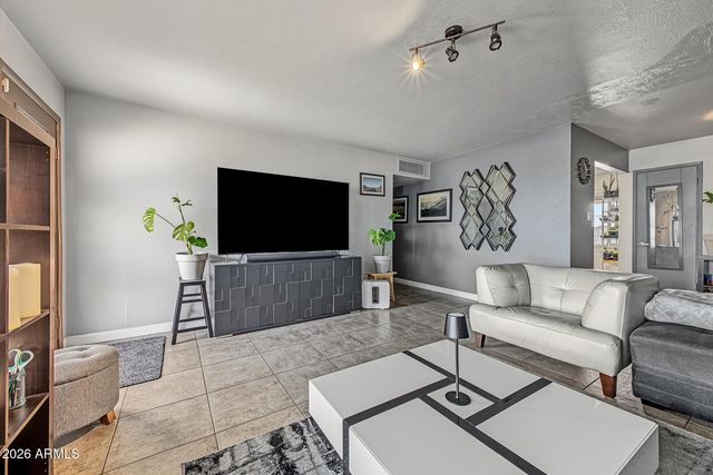 8119 E MITCHELL Drive, Scottsdale, AZ 85251