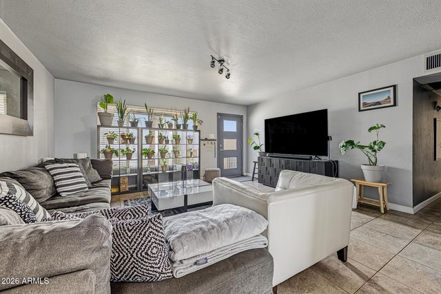 8119 E MITCHELL Drive, Scottsdale, AZ 85251