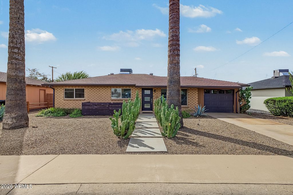 8119 E MITCHELL Drive, Scottsdale, AZ 85251 — photo 2