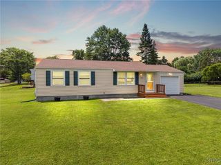 5106 Briarledge Road, Clay, NY 13212