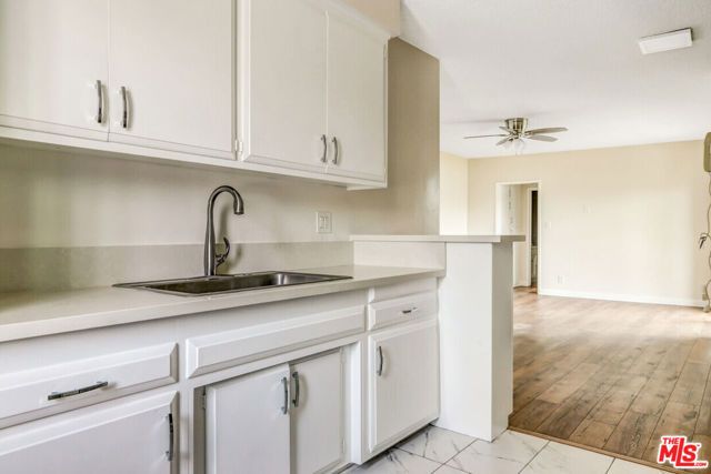 423 N Harvard Boulevard, Los Angeles, CA 90004