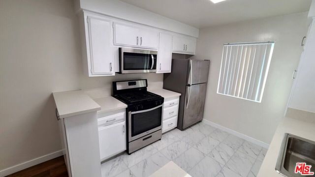 423 N Harvard Boulevard, Los Angeles, CA 90004