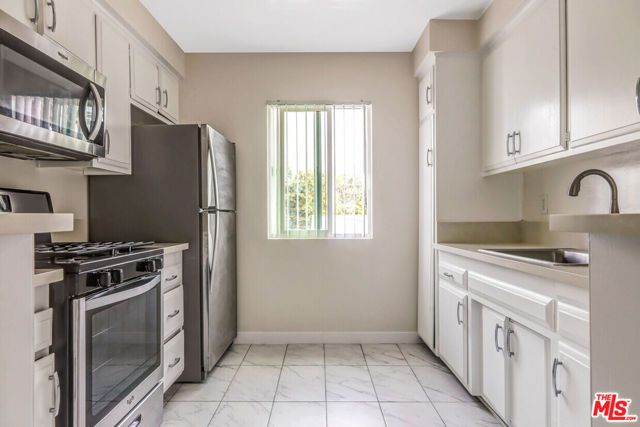 423 N Harvard Boulevard, Los Angeles, CA 90004