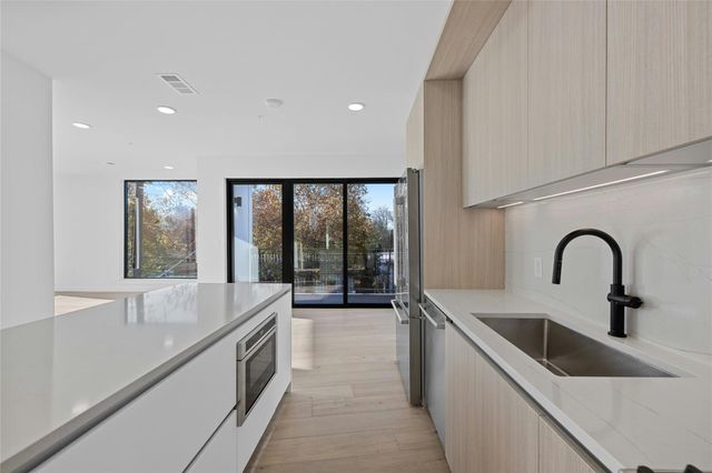 2209 S 1st ST 321, Austin, TX 78704