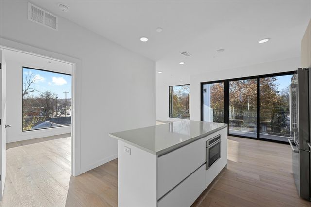 2209 S 1st ST 321, Austin, TX 78704