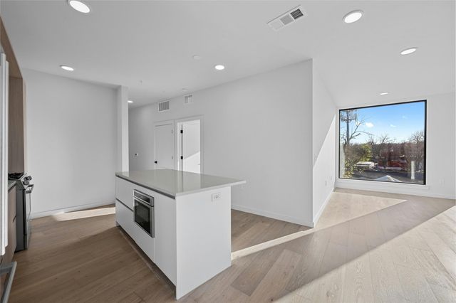 2209 S 1st ST 321, Austin, TX 78704