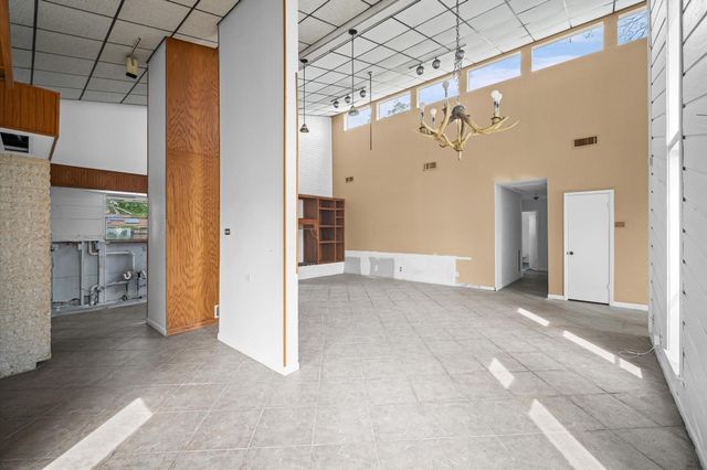 426 S 6th Street, La Porte, TX 77571