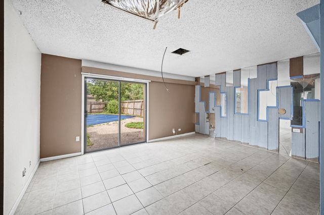426 S 6th Street, La Porte, TX 77571